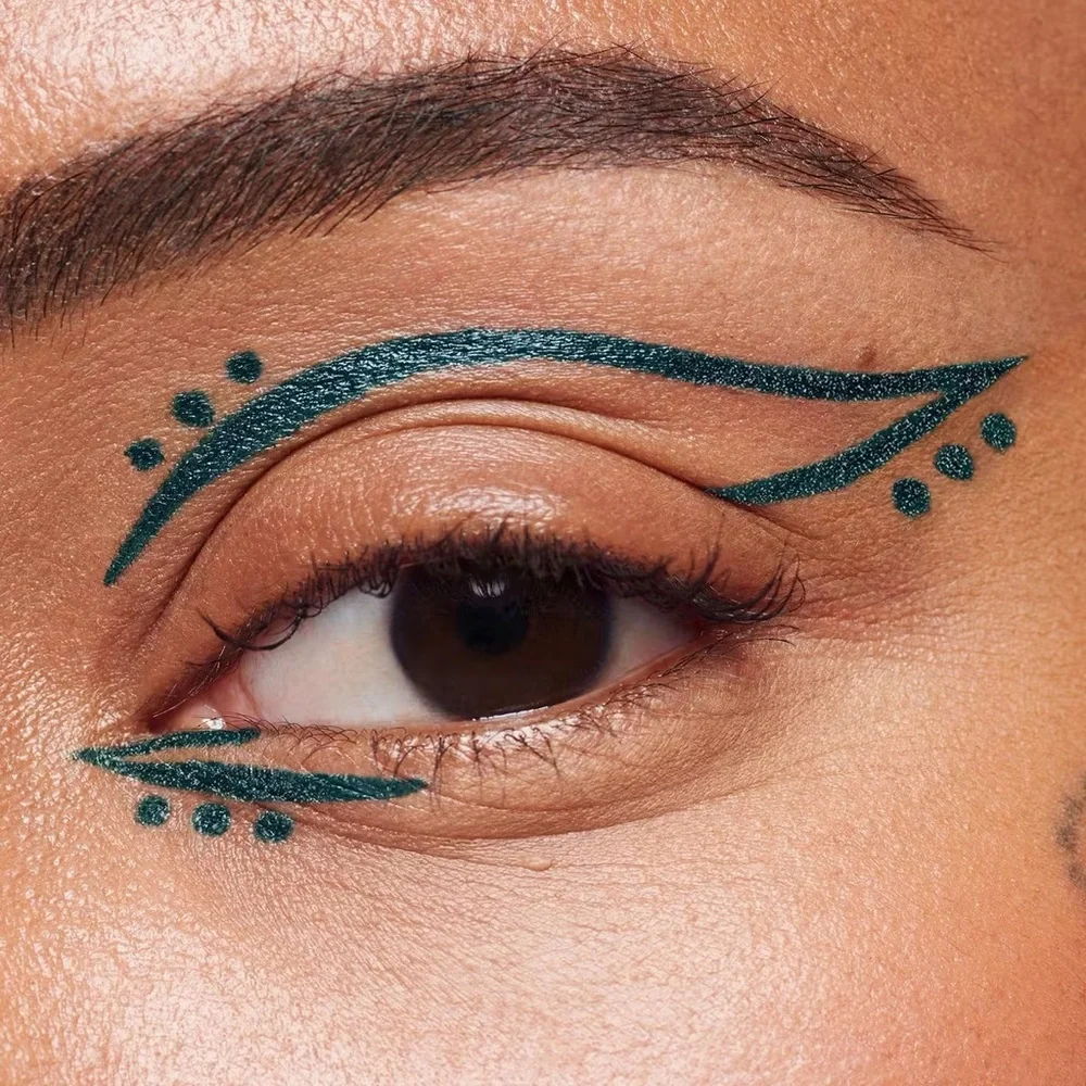 UD ‘Deep End’ 24/7 Inks Easy Ergonomic Liquid Eyeliner Pen